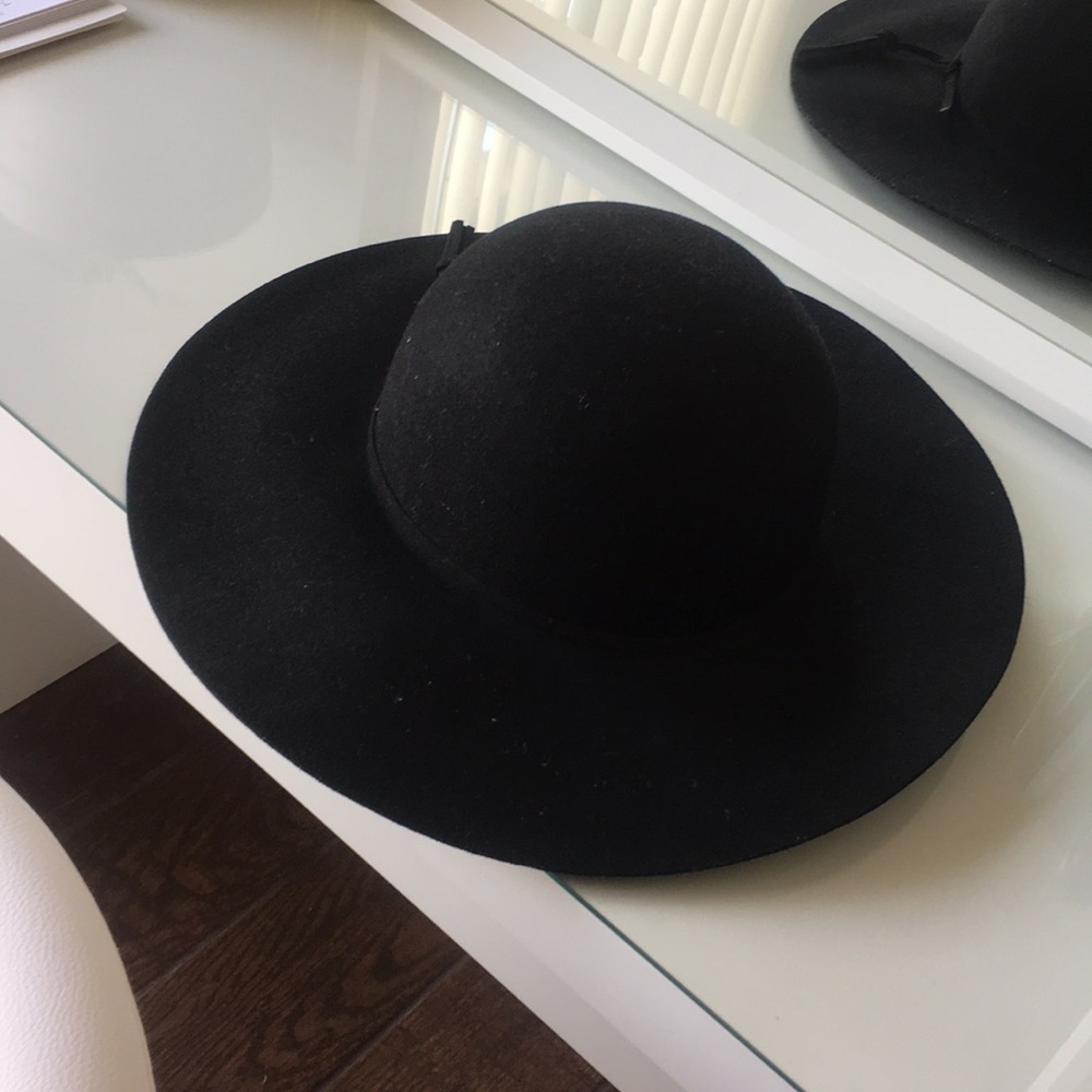 Floppy hat